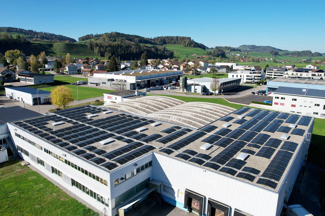 Photovoltaikanlage: Schwarz AG Warmpresswerk Photovoltaikanlage: Schwarz AG Warmpresswerk